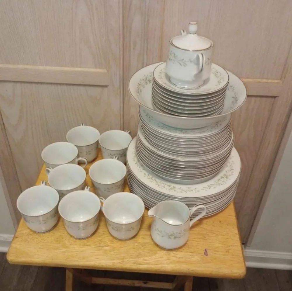 🆕🍽️ Vintage 4 Crown China Dinnerware #317, Claridge